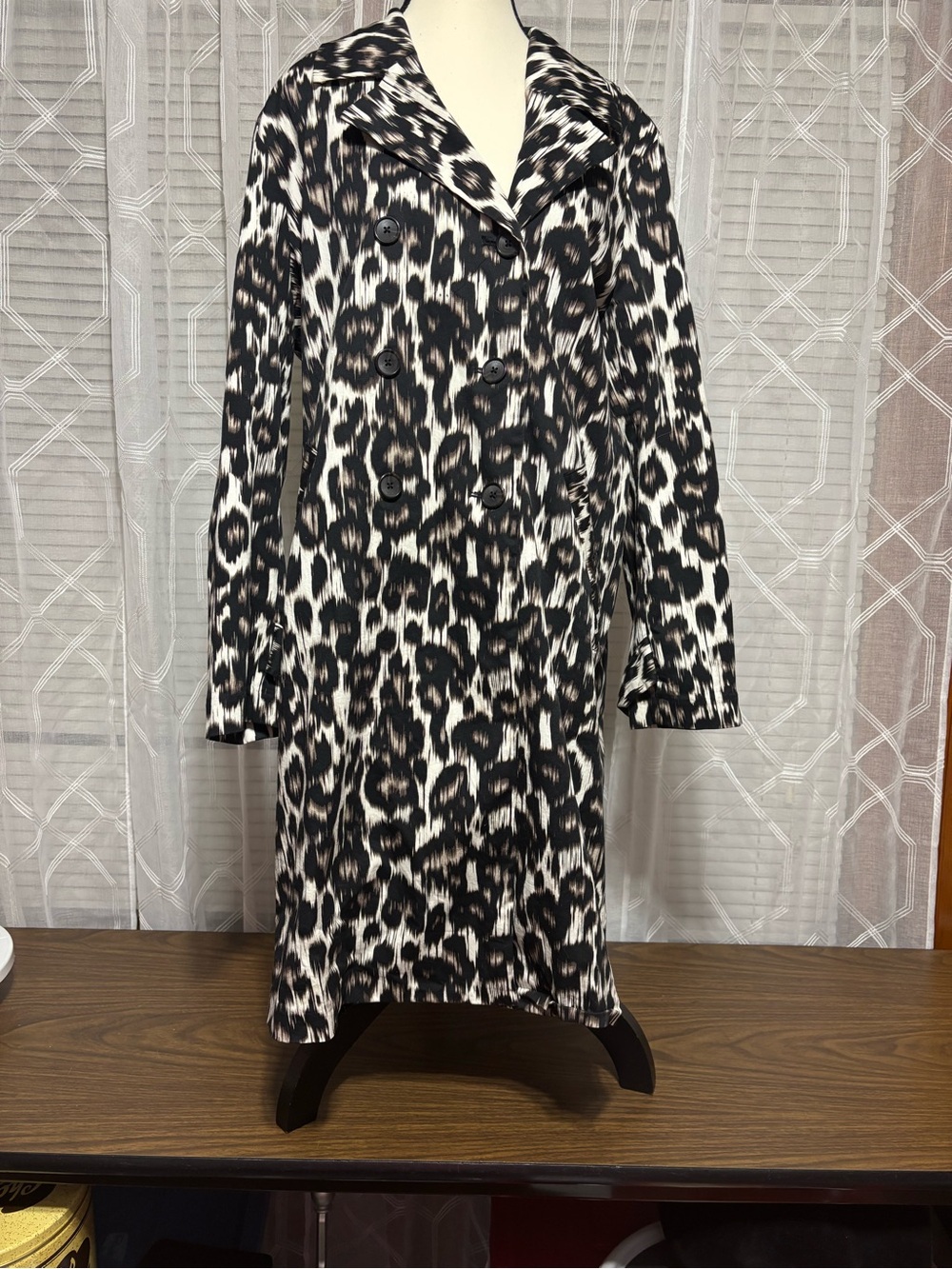 Dana Buchman Large Double breasted Lapel Big Button trench coat Animal print 40L